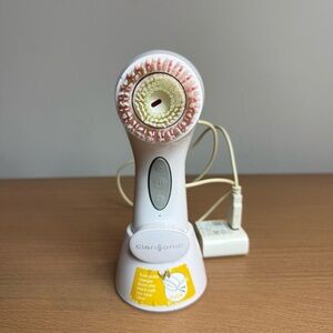 The Clarisonic Aria 3 Speed Facial Cleansing Brush